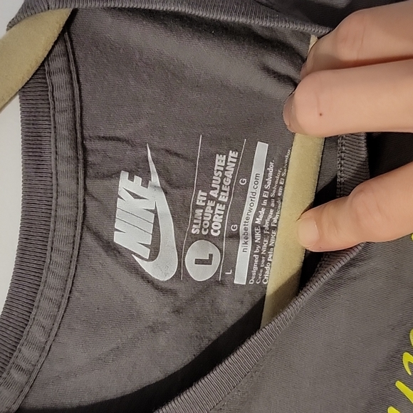 Nike short sleeve shirt - Picture 4 of 4